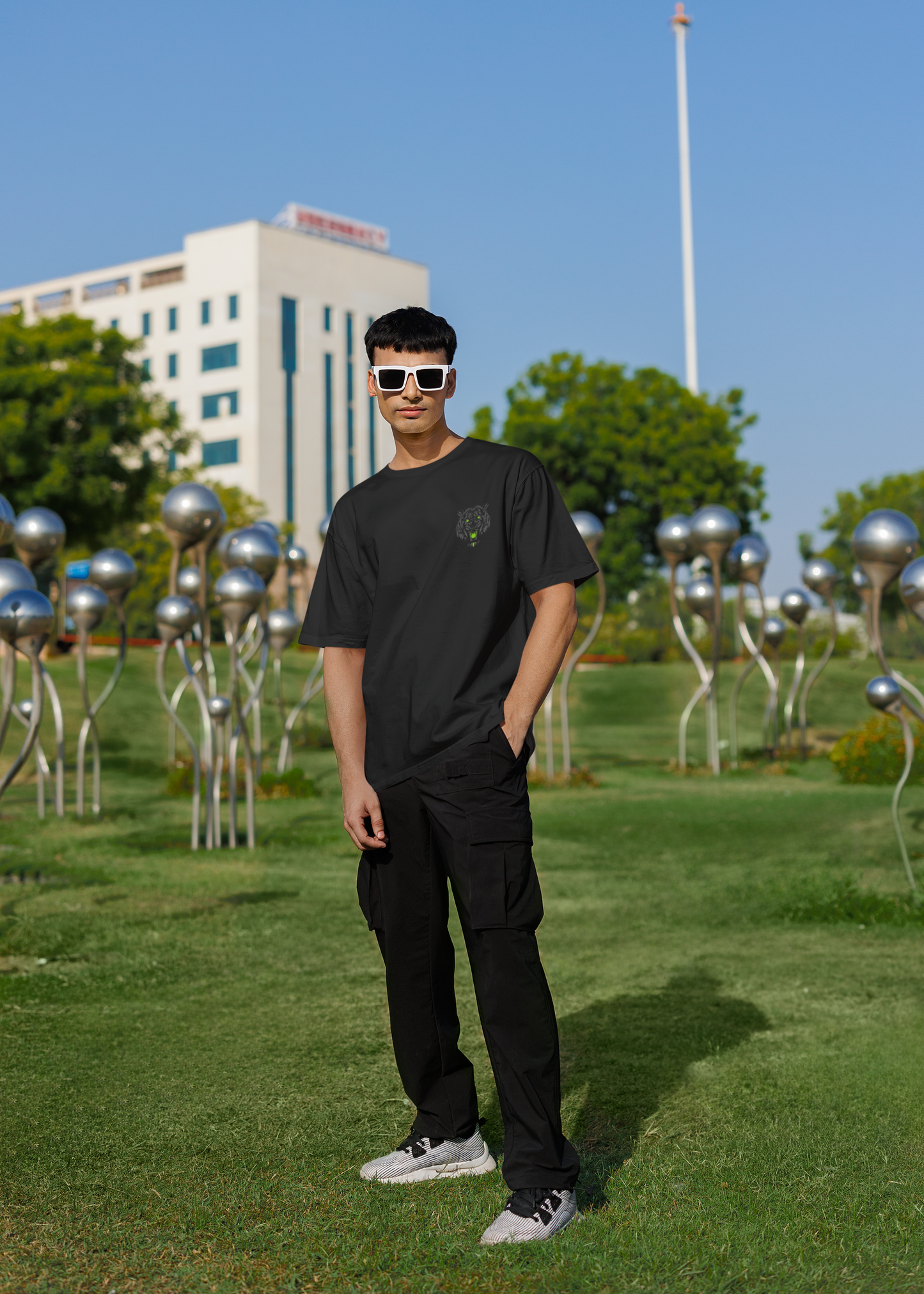 Electric Jungle cat - Oversized Tshirt