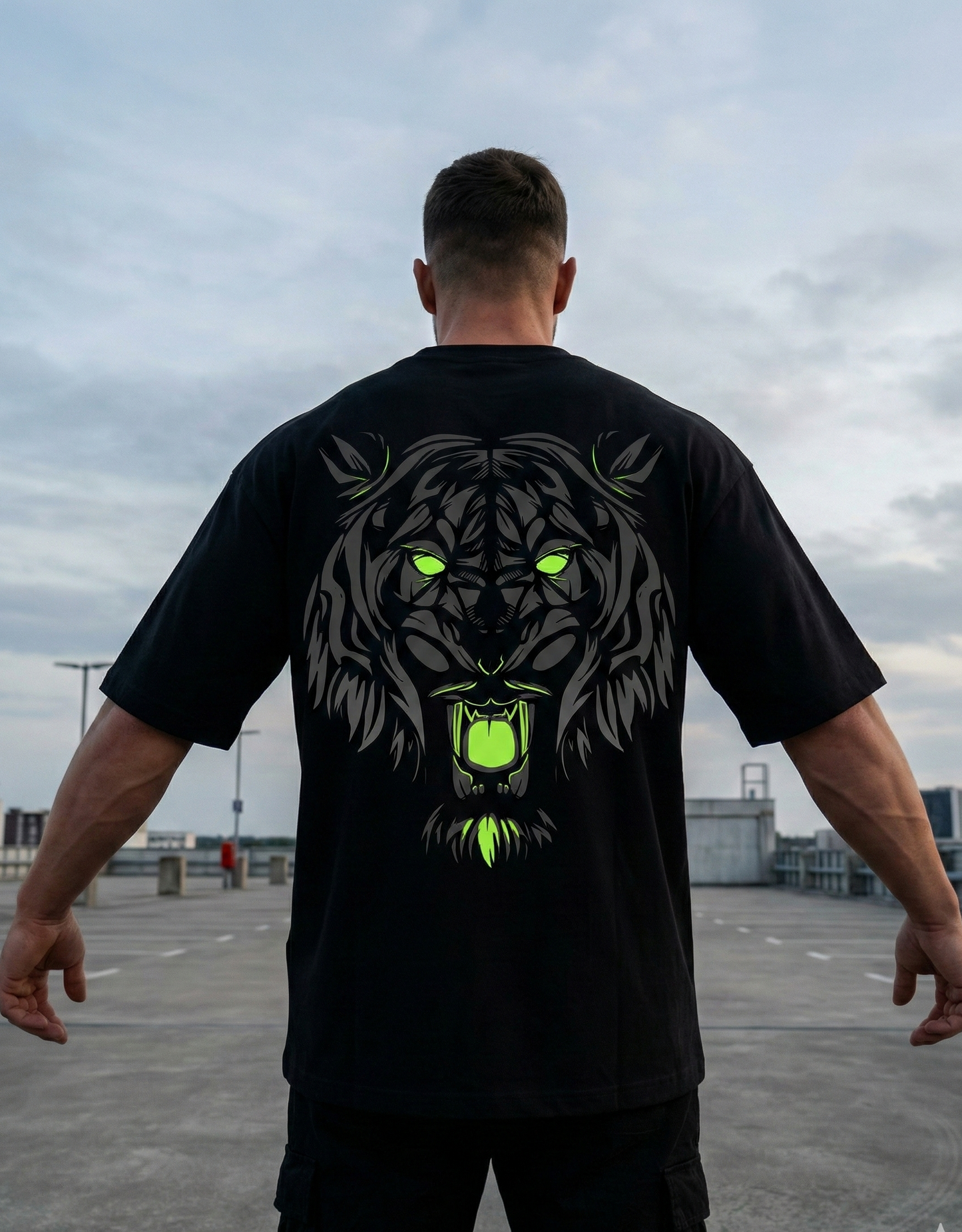 Electric Jungle cat - Oversized Tshirt